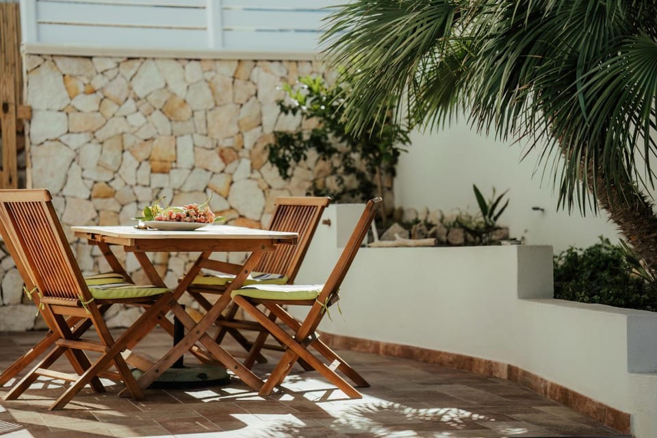 Day, Dining area