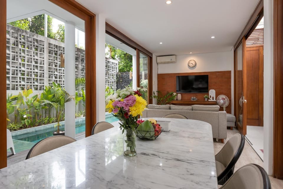 Alba house 4BR Villa with private pool by SooBali Villa in Denpasar