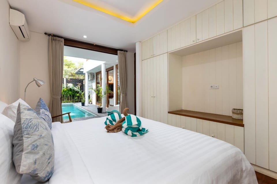 Alba house 4BR Villa with private pool by SooBali Villa in Denpasar