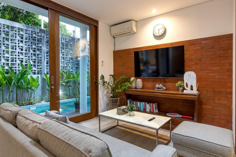 Alba house 4BR Villa with private pool by SooBali Villa in Denpasar