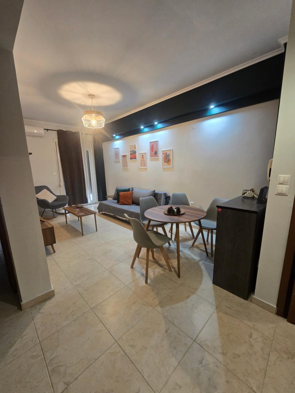Living room, Dining area