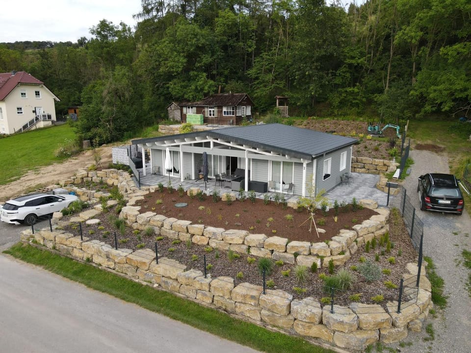 Property building, Day, Neighbourhood, Bird's eye view, Garden, Garden view, Street view, Location, Parking