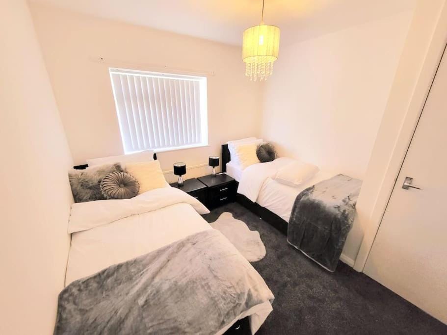 Lovely 3 Bedroom house Entire House and Parking Apartment in Nottingham