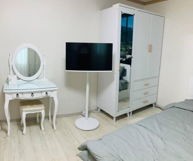TV and multimedia, Bedroom, wardrobe