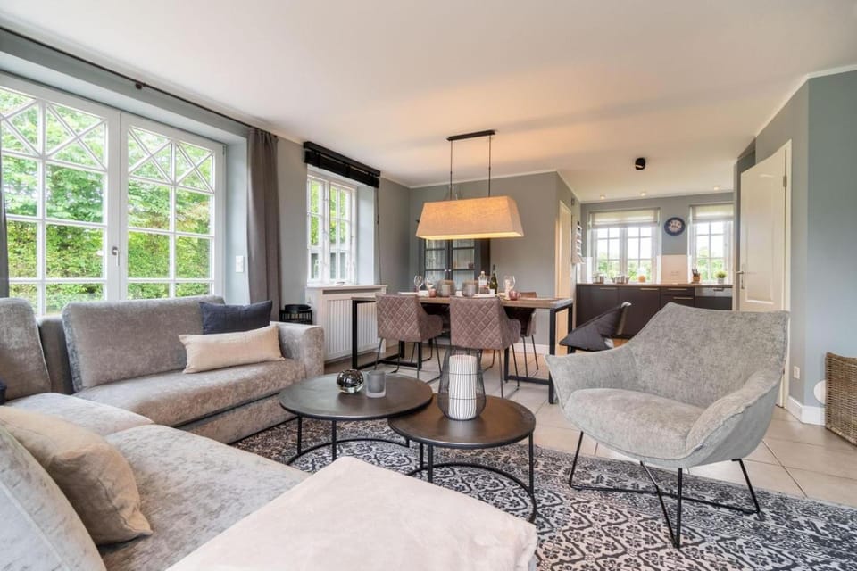 Living room, Seating area, Dining area