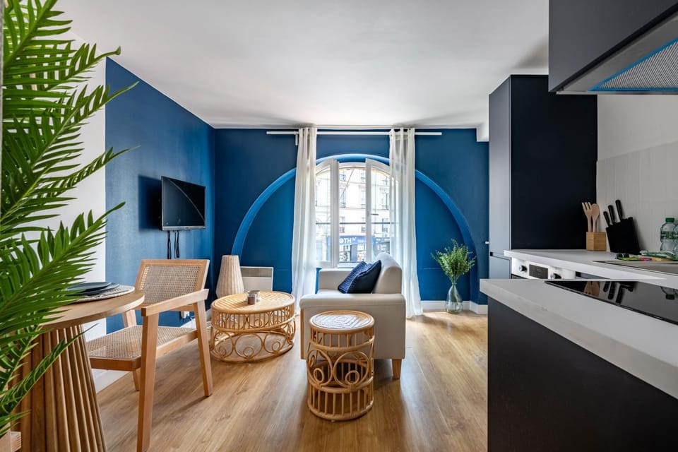 Kitchen or kitchenette, Living room, Seating area