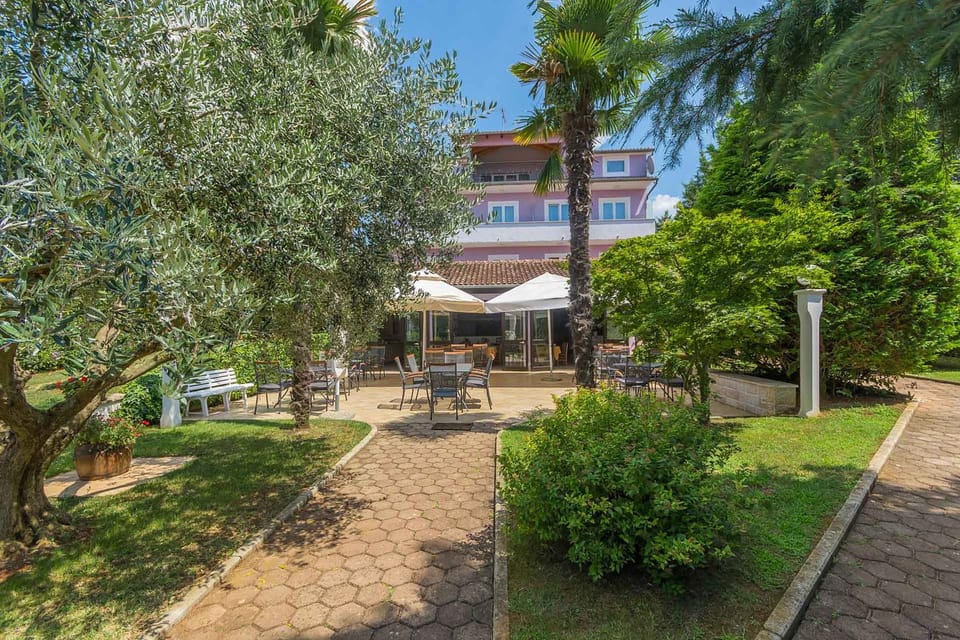 Property building, Day, Natural landscape, Garden