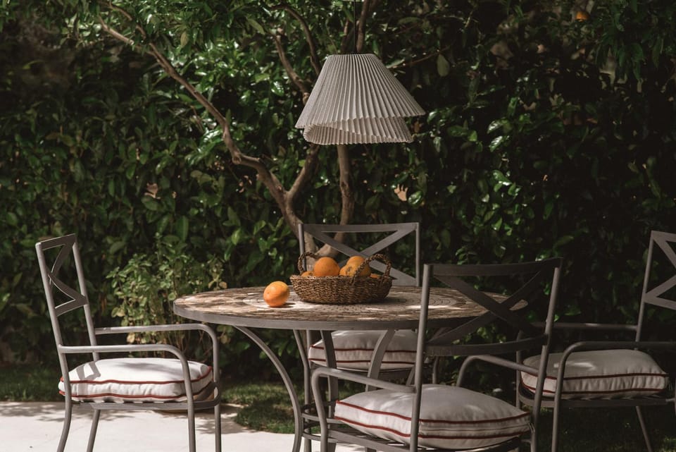 Patio, Restaurant/places to eat, Day, Garden, Food and drinks, Seating area, Food, Garden view, Swimming pool, Breakfast