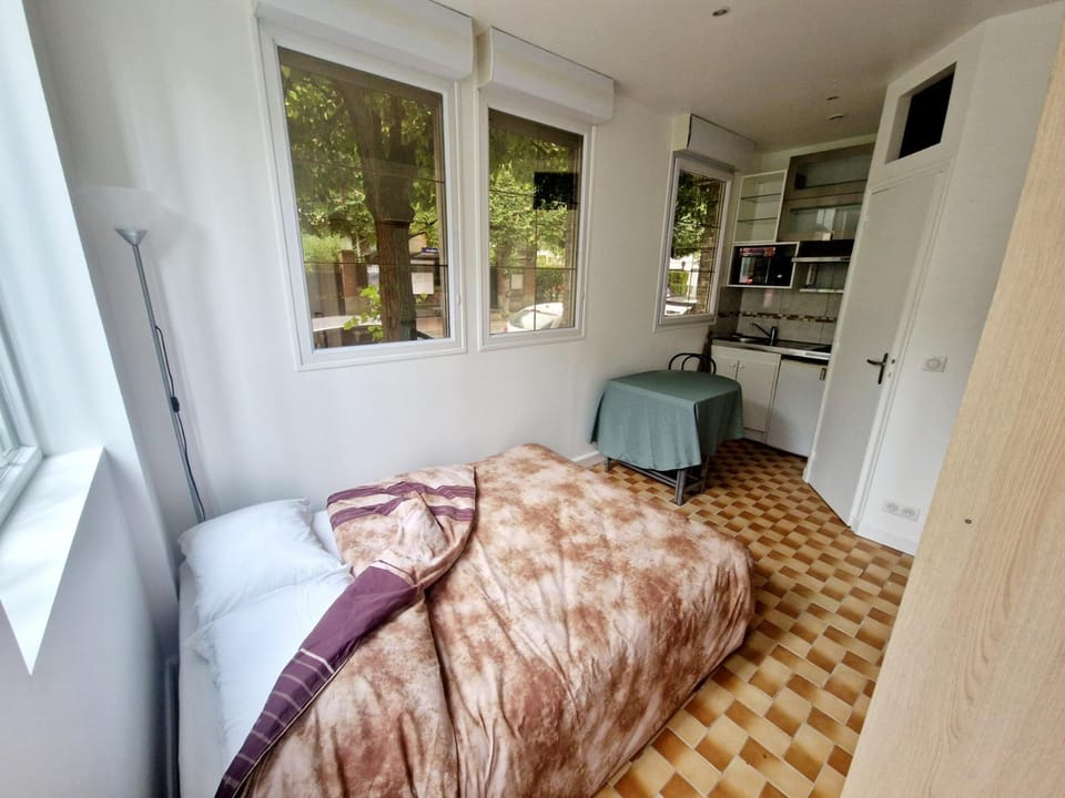 Studio Porte de Versailles Apartment in Vanves
