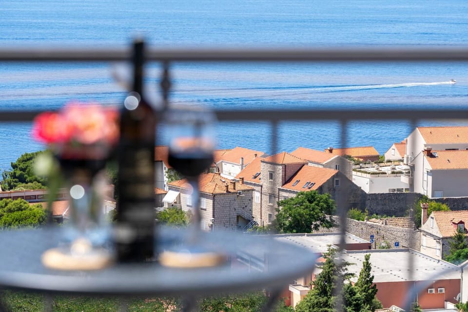 City view, Sea view