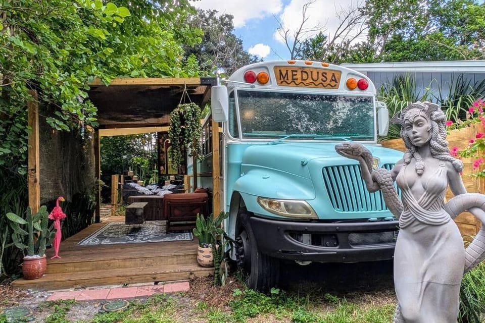 Cozy AF Medusa the Bus-Lux House in Tampa