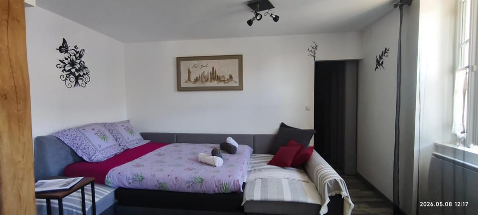 Property building, Bed, Bedroom