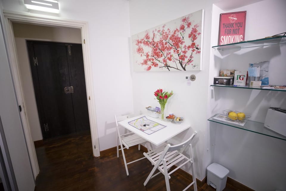 Kitchen or kitchenette, Dining area, minibar