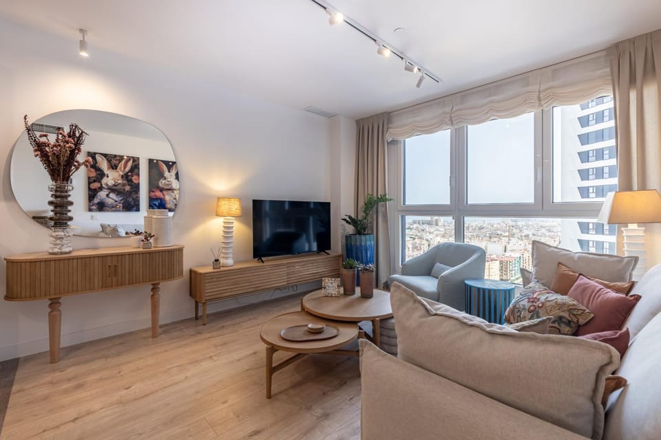 Malaga Skyline 6 Pool & Parking Free Apartment in Malaga