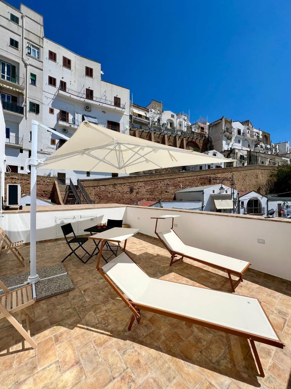 Property building, Summer, View (from property/room), Balcony/Terrace, City view, Landmark view, Street view