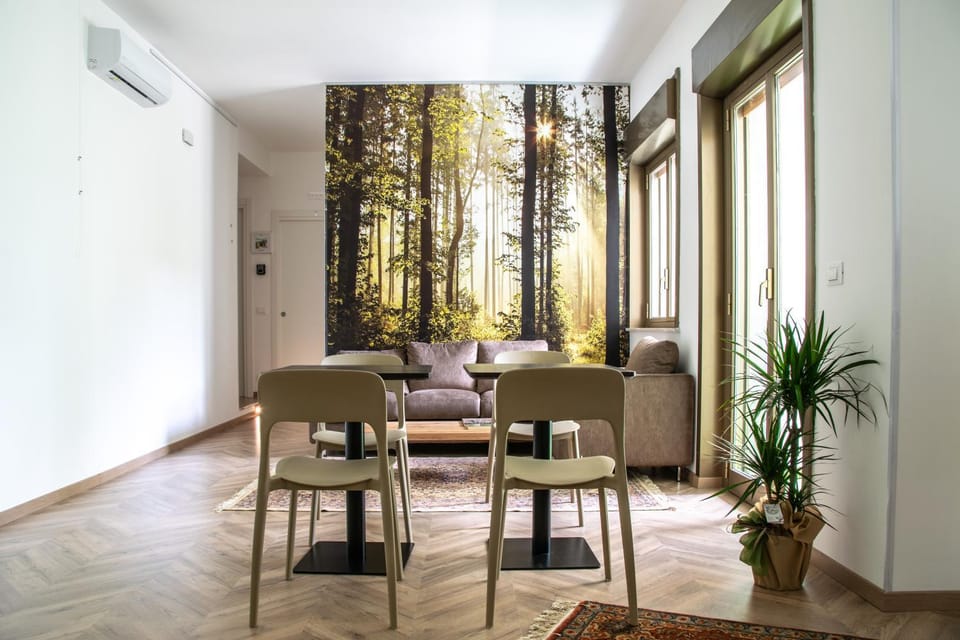 Day, Living room, Seating area, Dining area, Breakfast