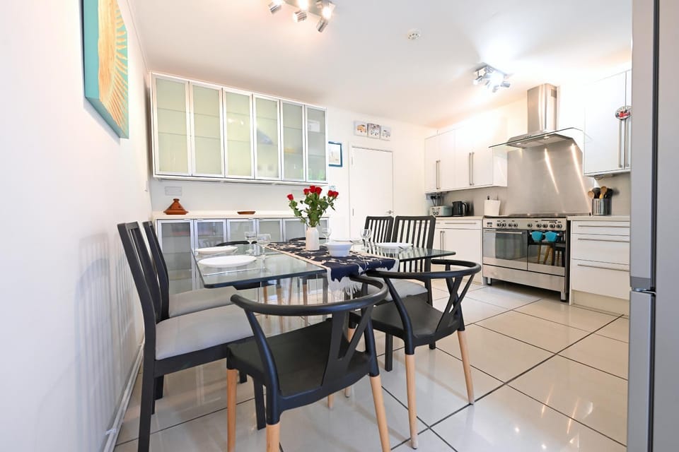 Dining area, kitchen