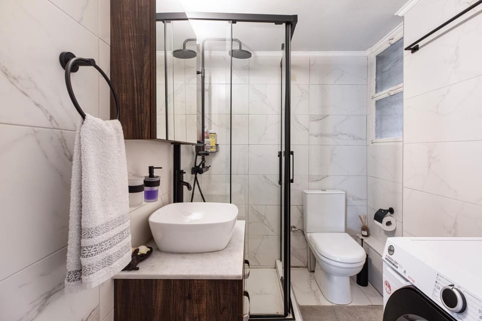 Toilet, Bathroom, washing machine