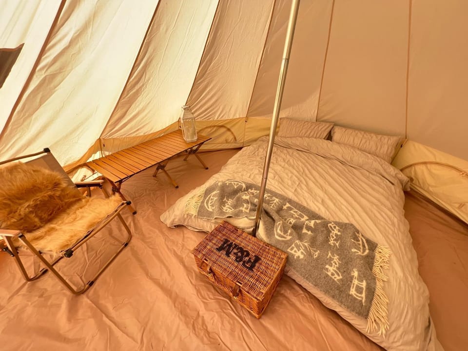 Bell Tent 4m and 7m Fossewold Cotswold Camping Campground/ 
RV Resort in Blockley