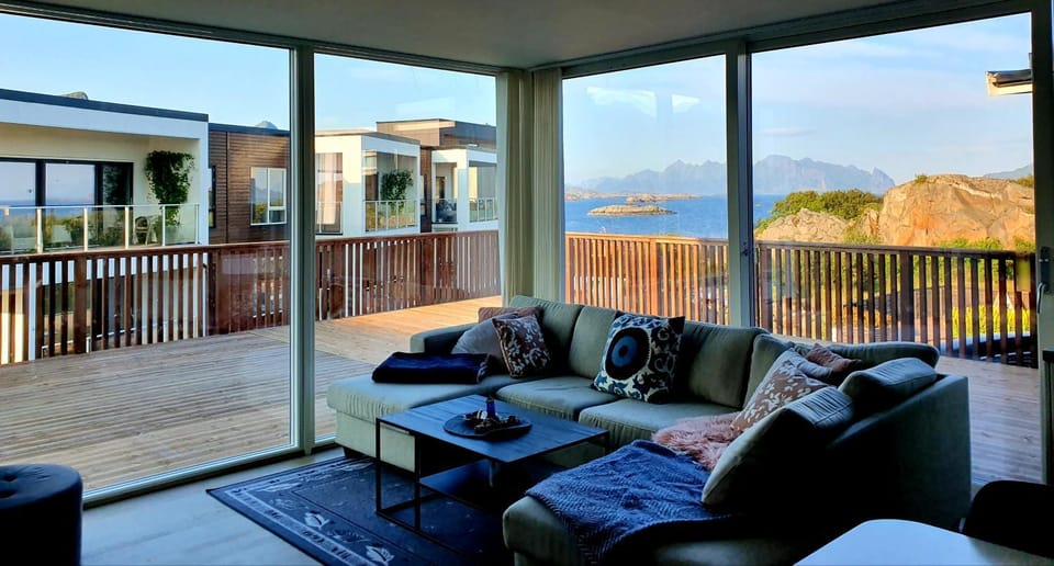 Day, View (from property/room), Balcony/Terrace, Living room, Seating area, Sea view