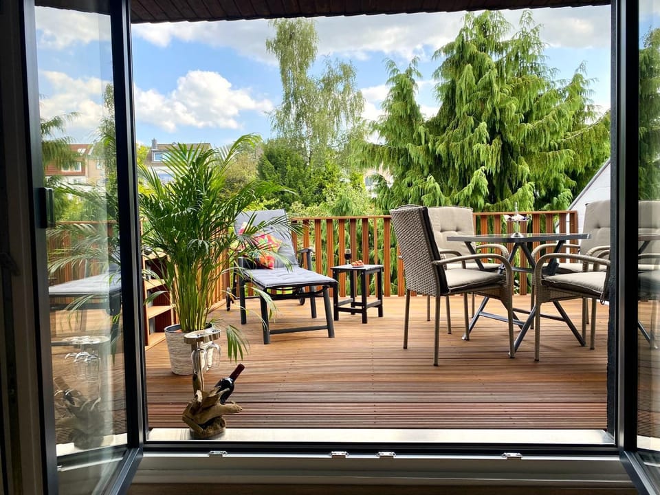 Spring, View (from property/room), Balcony/Terrace, Seating area, Dining area, Garden view