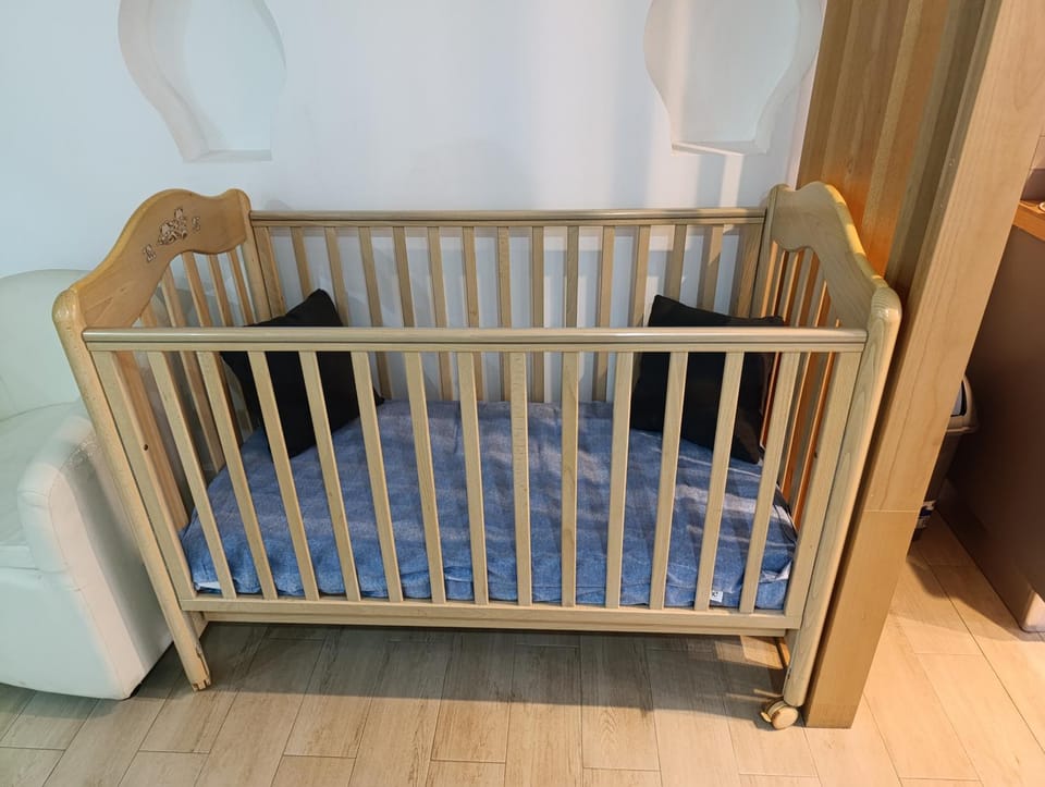 Bedroom, cot