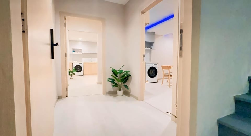 Photo of the whole room, washing machine