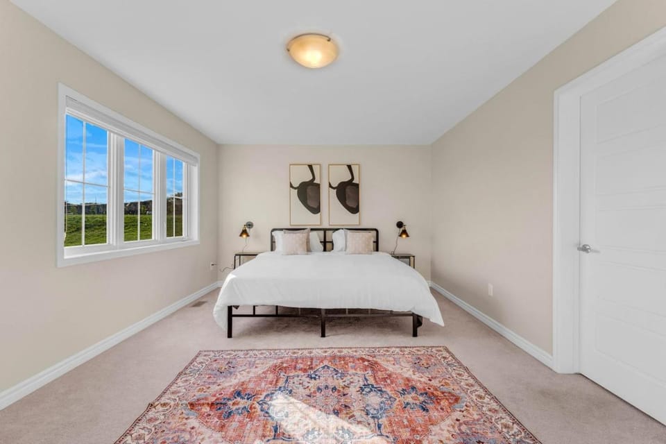 Spacious Family Getaway Near Nature & Dining House in Cambridge
