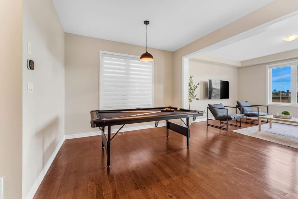 Spacious Family Getaway Near Nature & Dining House in Cambridge