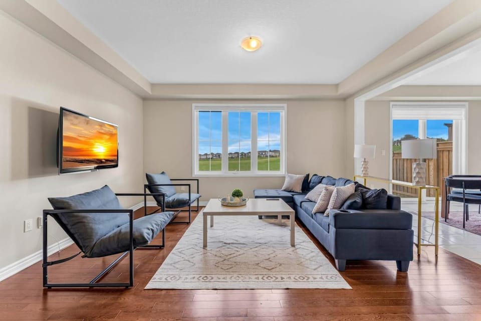 Spacious Family Getaway Near Nature & Dining House in Cambridge