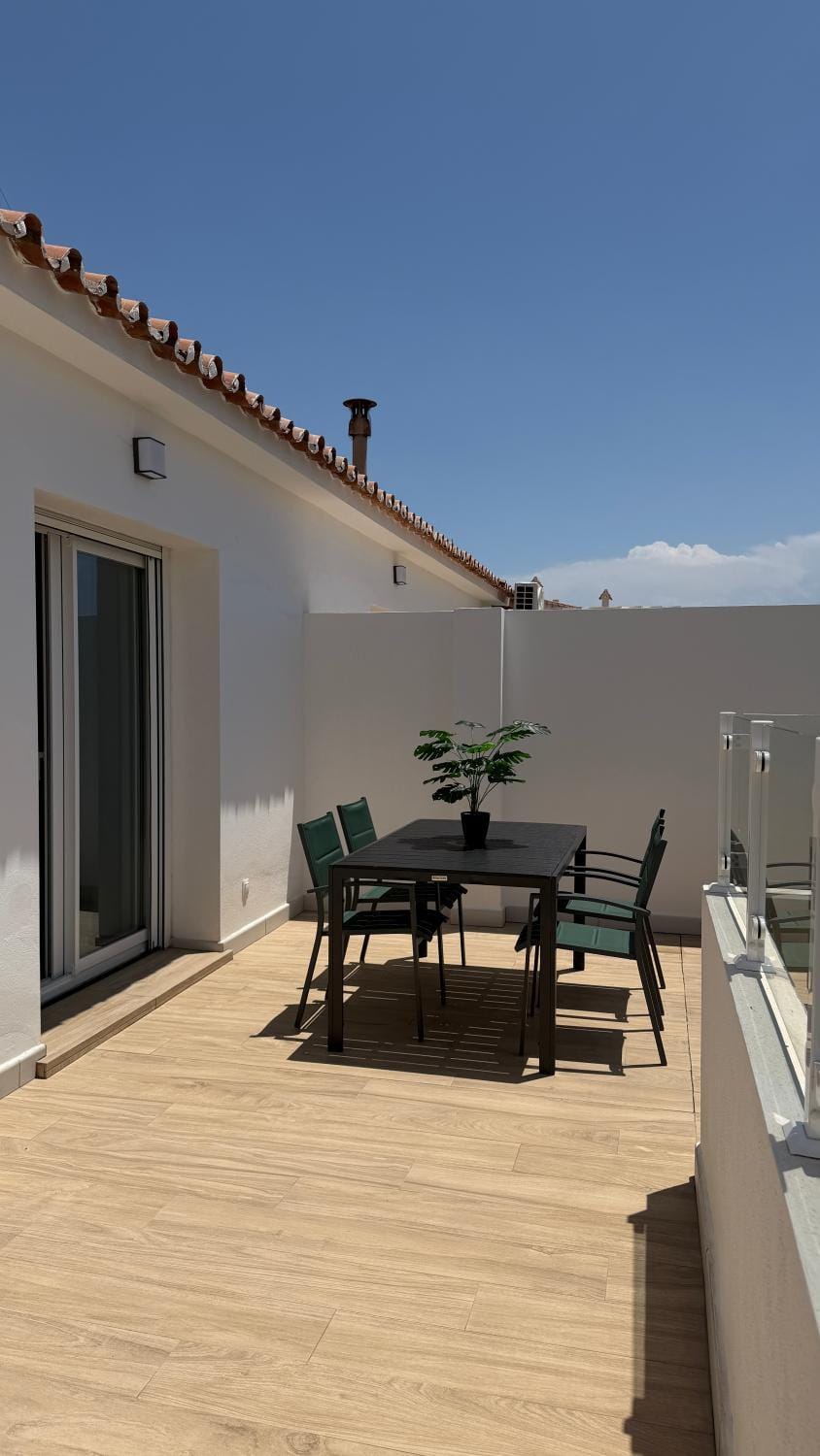 Property building, Patio, Balcony/Terrace