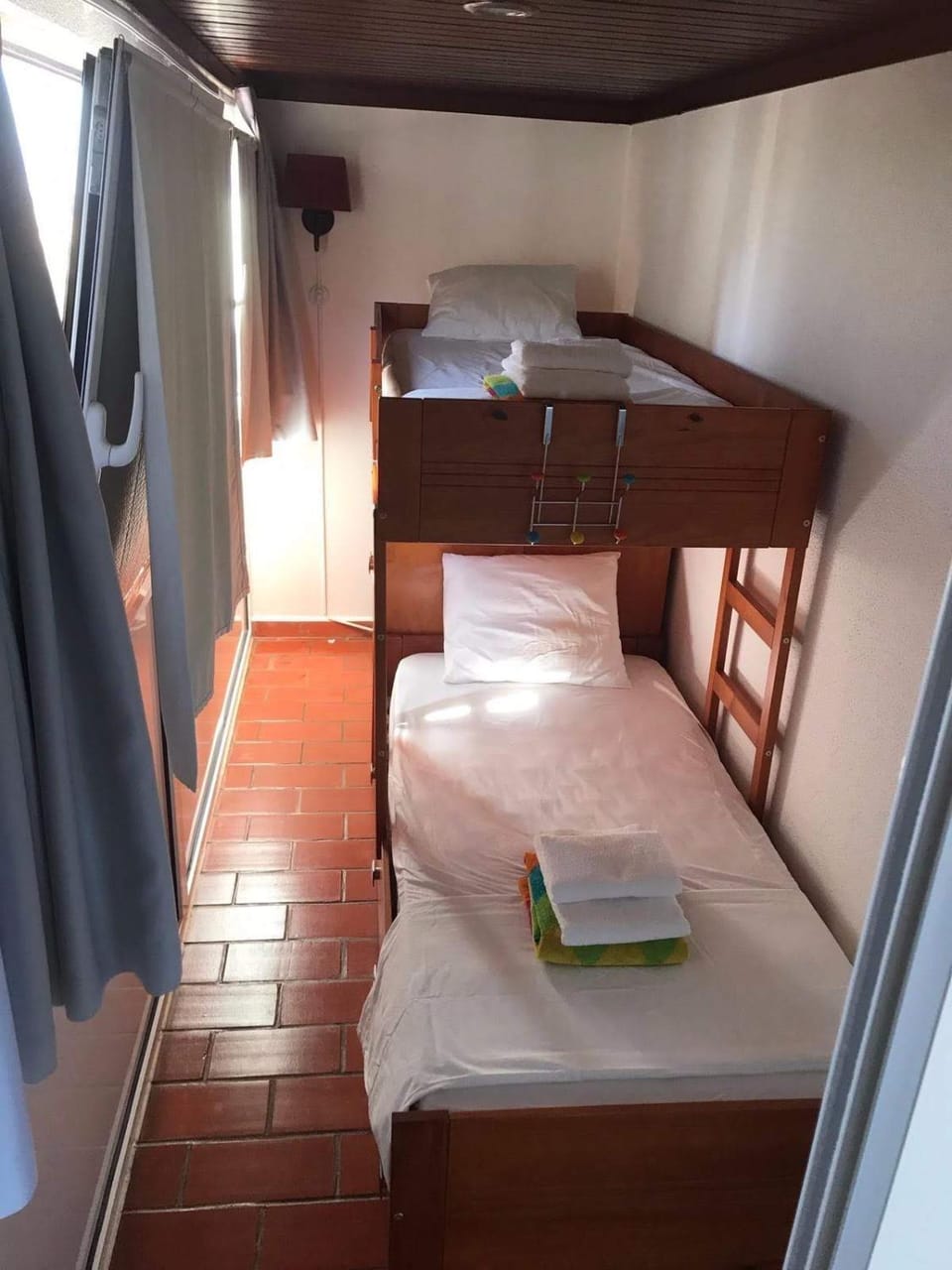 Bedroom, bunk bed