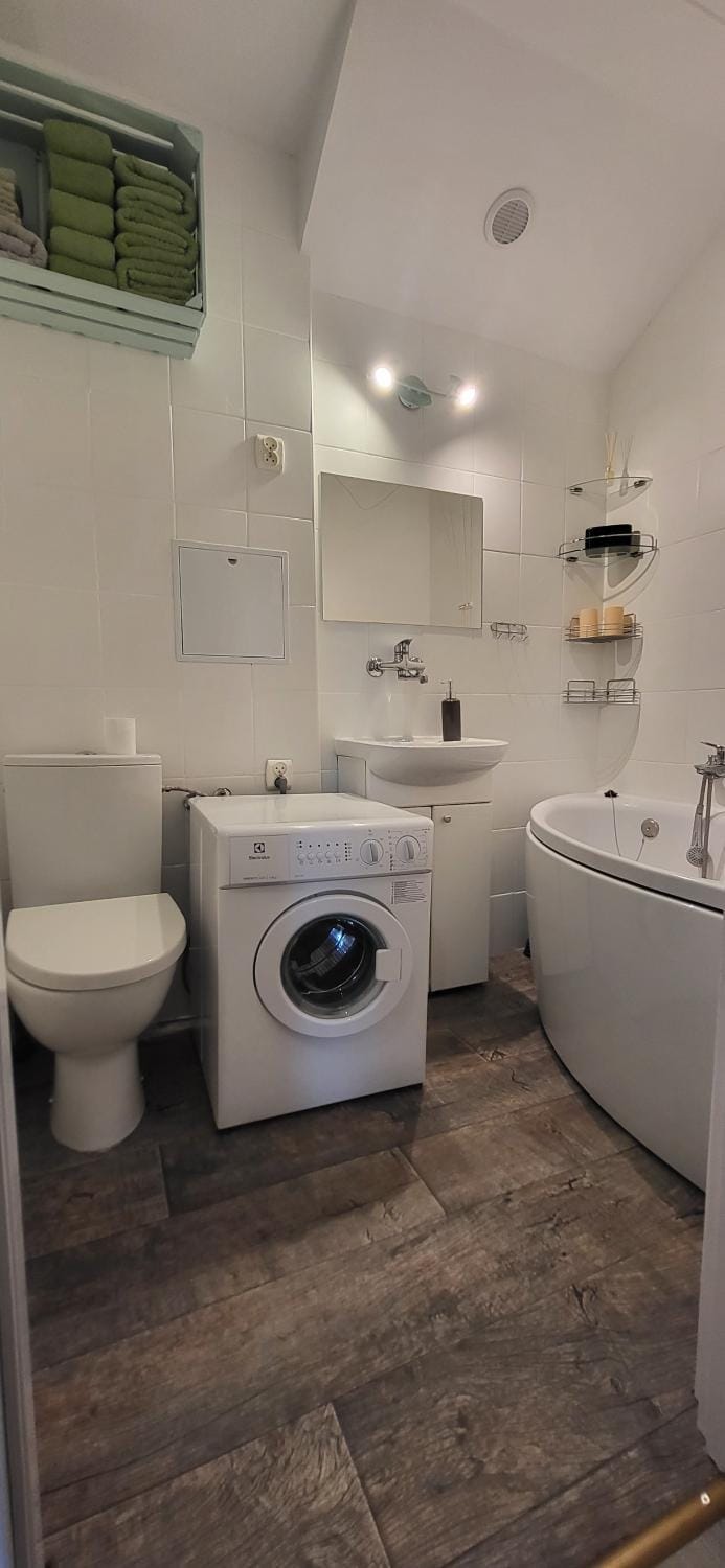 Toilet, Bathroom, towels