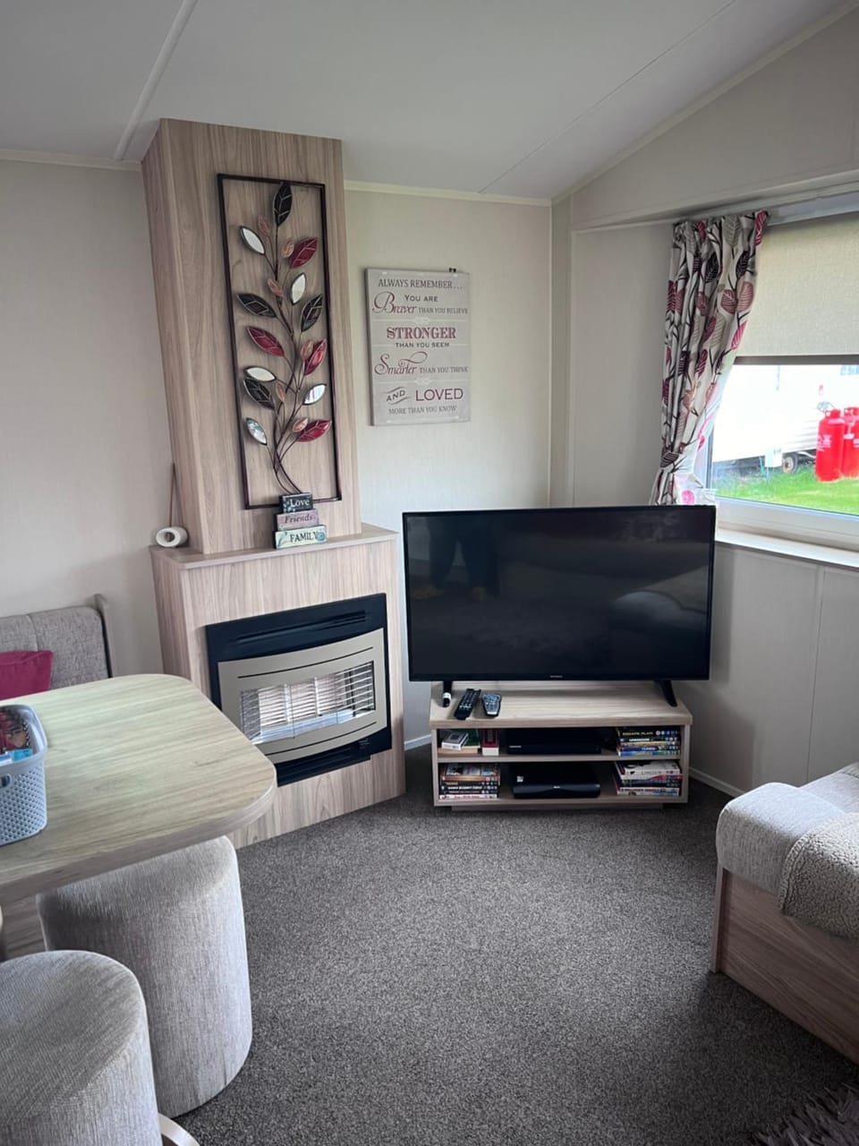 Communal lounge/ TV room, TV and multimedia, Living room, Seating area