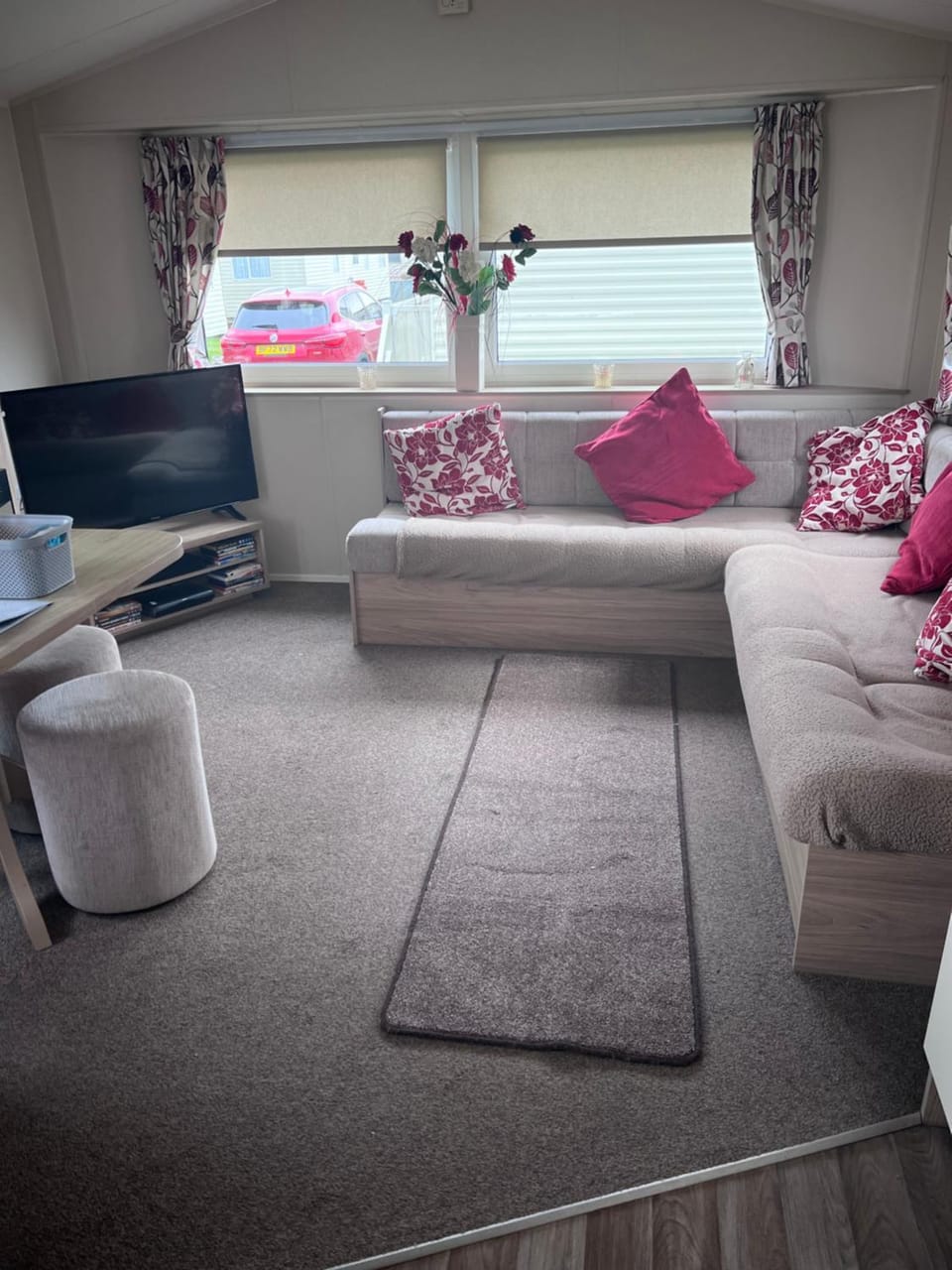Communal lounge/ TV room, TV and multimedia, Living room, Seating area