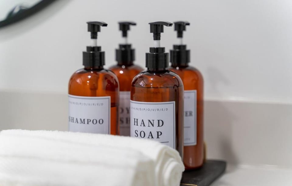 Modern 3 Bdr Homeapt Mins To Notlwineriesfalls Apartment in Saint Catharines