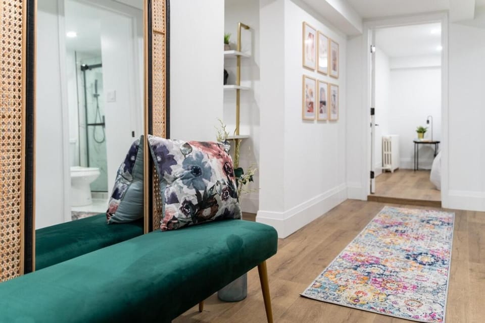 Modern 3 Bdr Homeapt Mins To Notlwineriesfalls Apartment in Saint Catharines