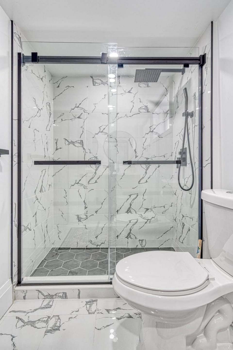 Modern 3 Bdr Homeapt Mins To Notlwineriesfalls Apartment in Saint Catharines