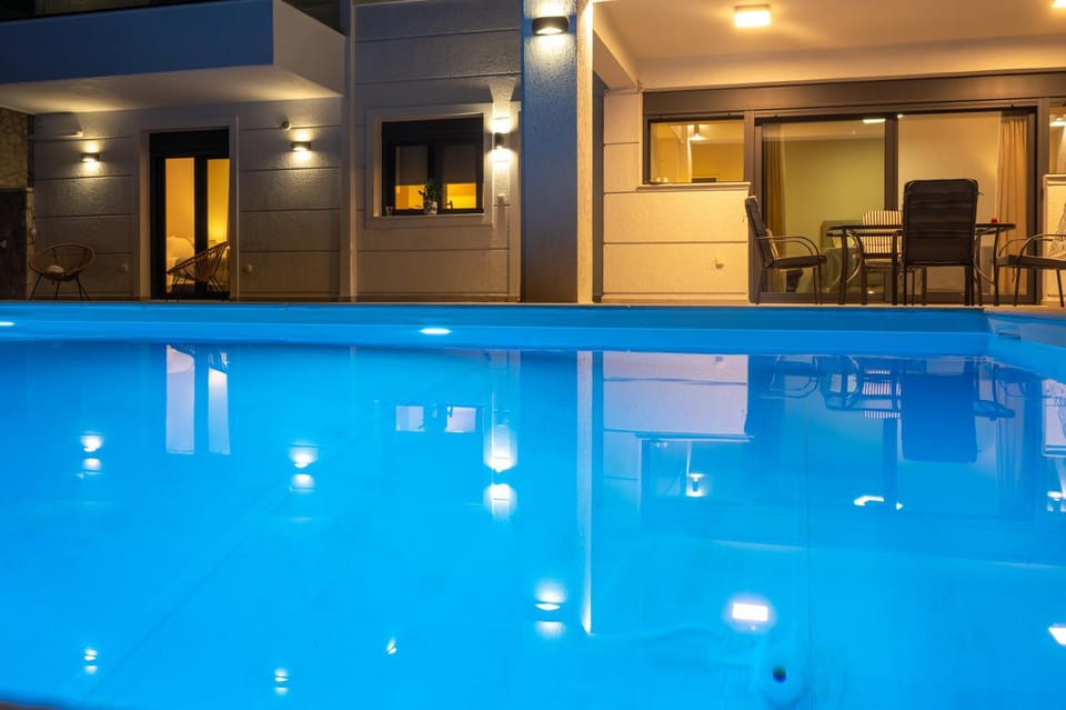 Pool view, Swimming pool, sunbed