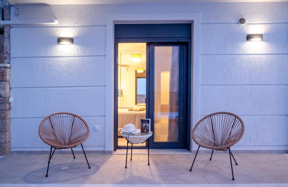 Patio, Balcony/Terrace, Seating area