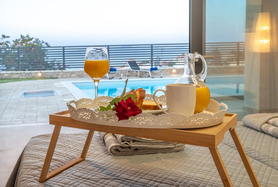 Bed, Food and drinks, Bedroom, Pool view, Swimming pool, Breakfast