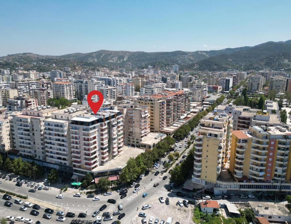 Property building, Day, Neighbourhood, Natural landscape, Bird's eye view, City view, Mountain view, Street view, Location, Parking