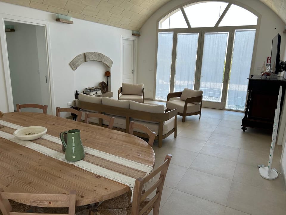 TV and multimedia, Living room, Dining area