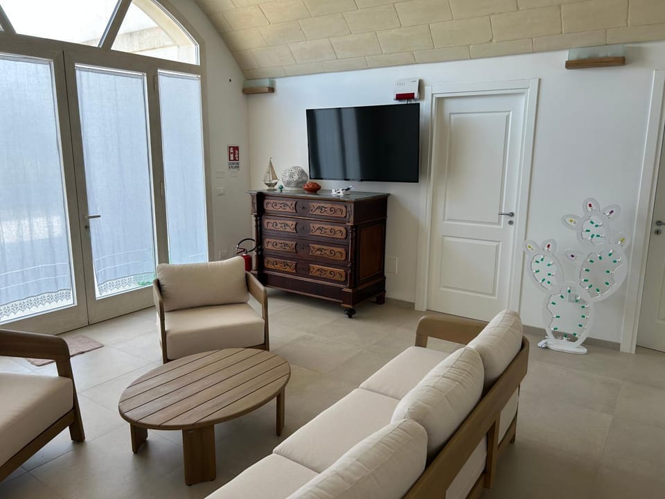 Communal lounge/ TV room, Living room