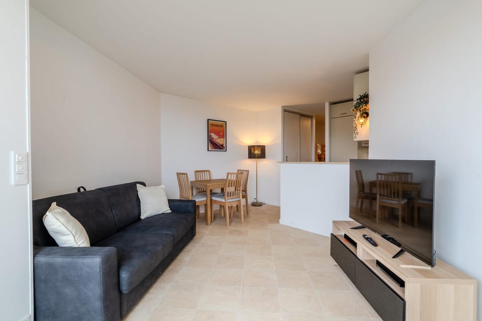 TV and multimedia, Living room, Dining area