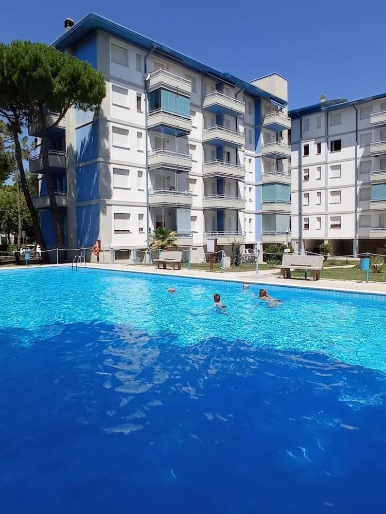 Pool view, Swimming pool