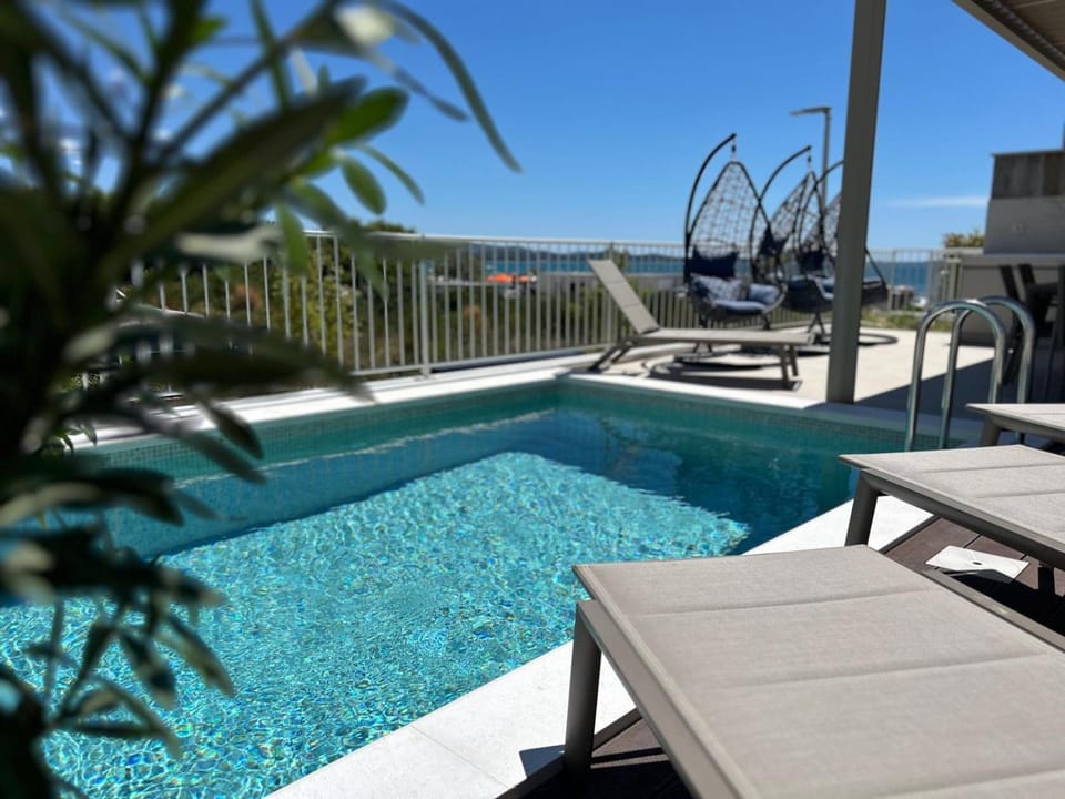 Balcony/Terrace, Swimming pool