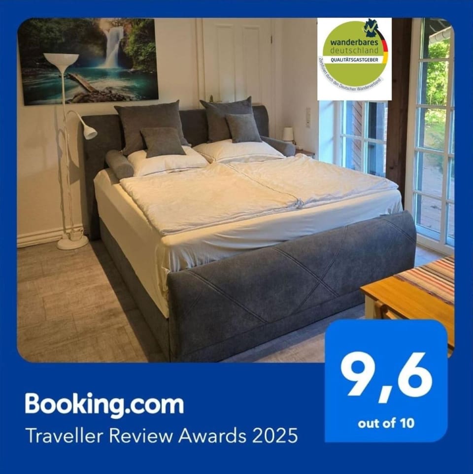 Bed, Photo of the whole room, Logo/Certificate/Sign, Bedroom