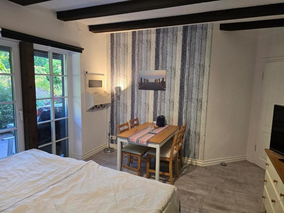 Photo of the whole room, Seating area