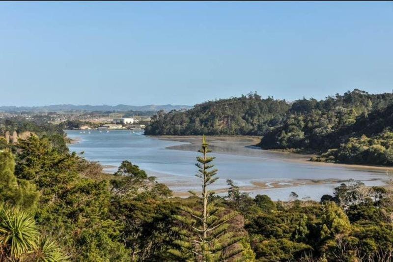 Cosy and Budget room in a vintage house located at Northshore, Auckland Vacation rental in Auckland